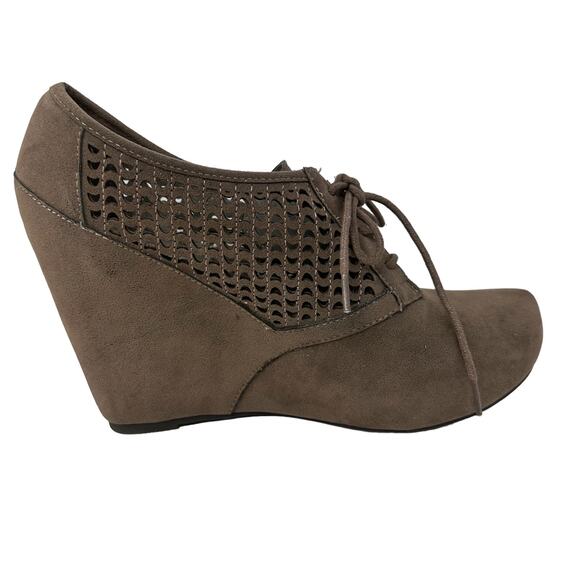 Fergalicious Dade Wedge Oxford Booties Womens 8.5 Taupe Brown Cutout Lace Up - Picture 3 of 11